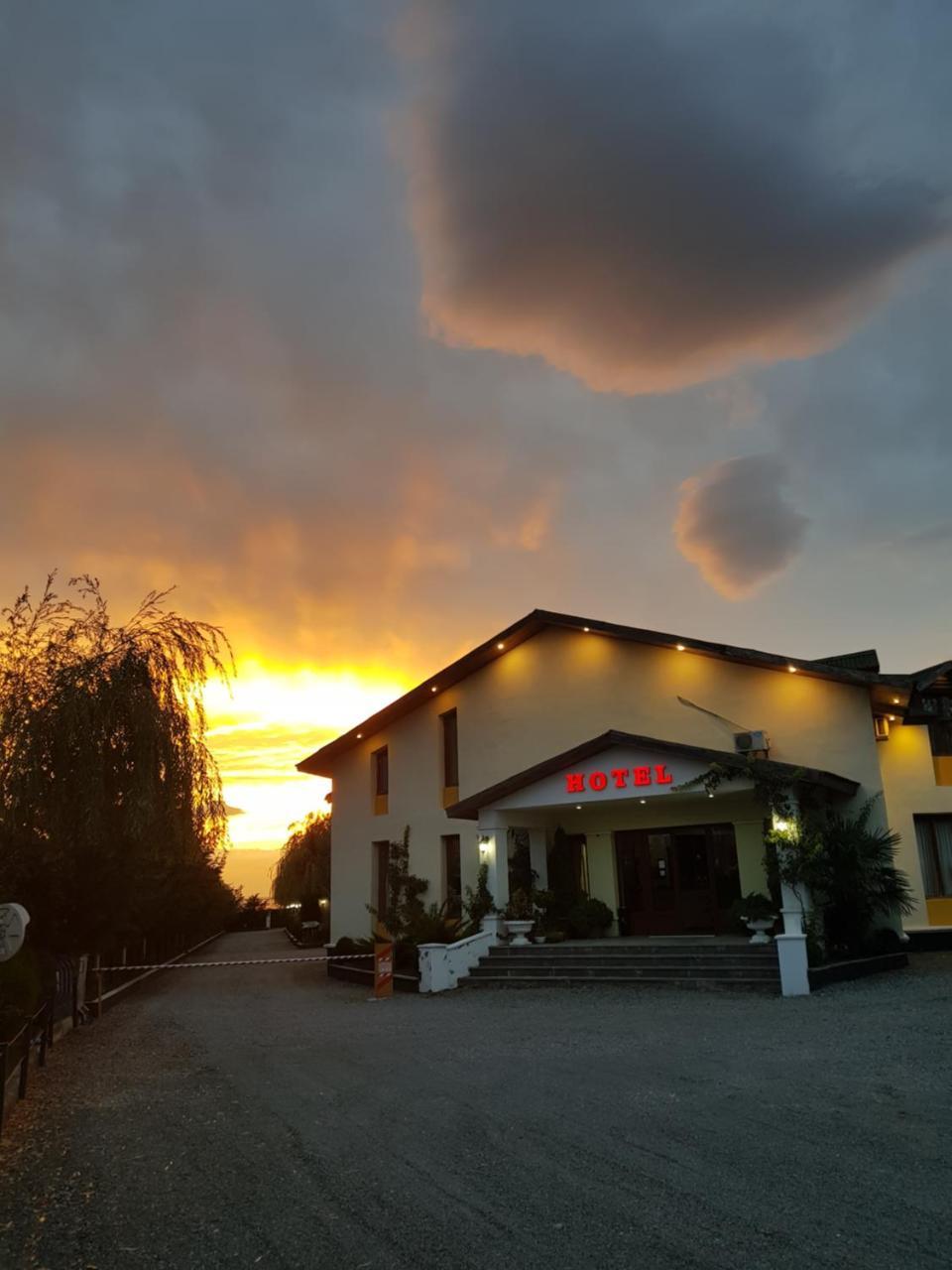Hotel Emocia Natakhtari Buitenkant foto